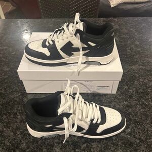 Off-White Black and White Men's Sneakers